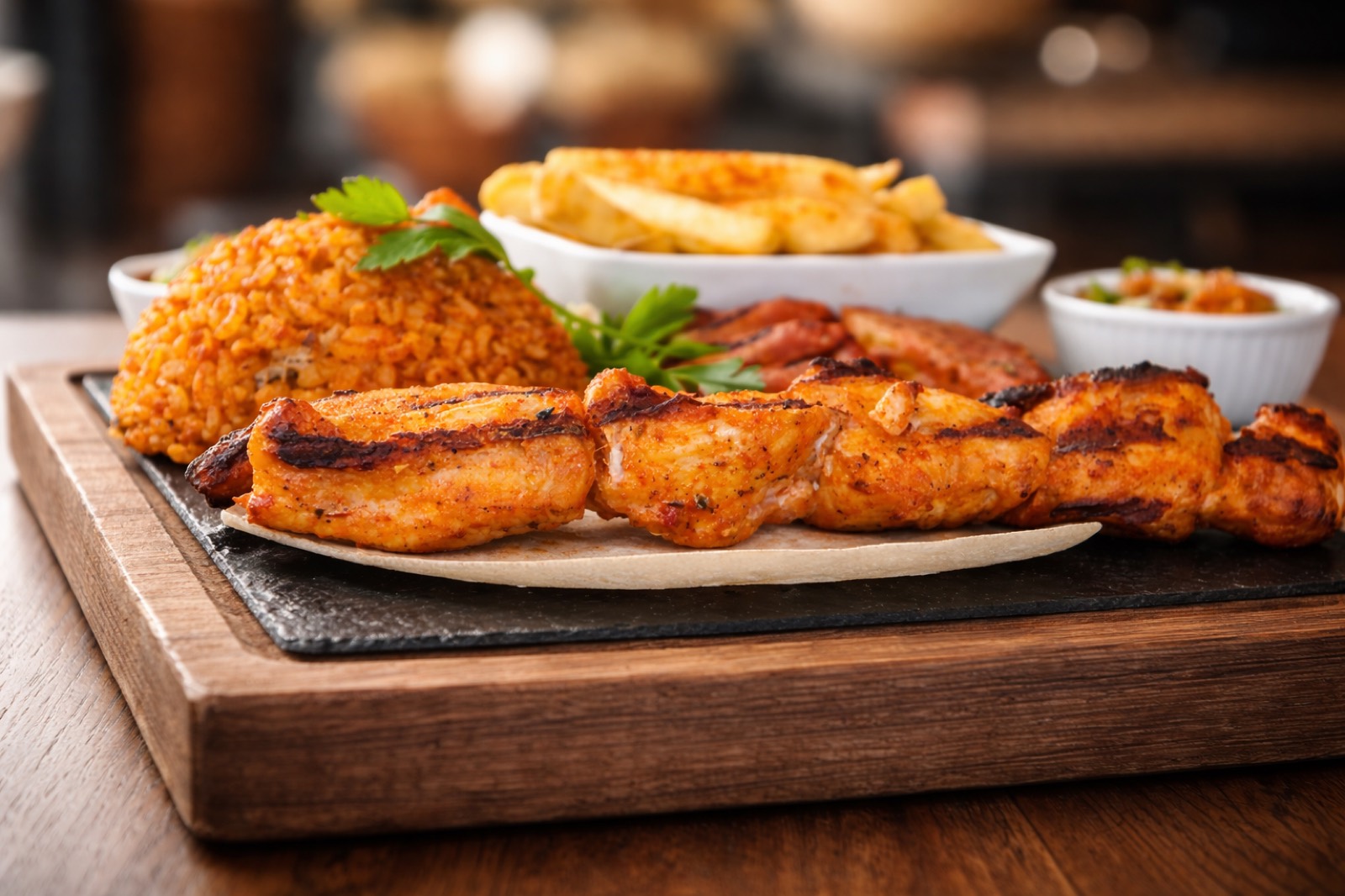 Plat signature Istanbleu, grillades maison
